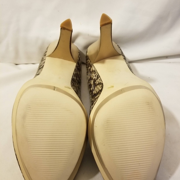 Snake print BCBG Pumps - Picture 2 of 4